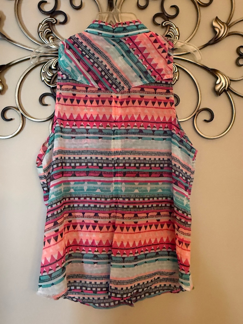 SO Sleeveless Collared Print Top - Pink, Teal - Picture 5 of 6
